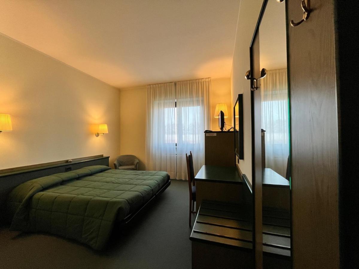 Hotel La Goletta บินาสโก ภายนอก รูปภาพ